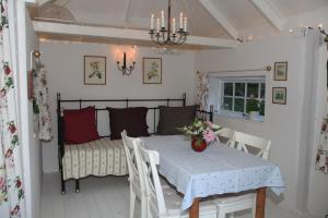 A restaurant or other place to eat at Bed & Breakfast Horsens