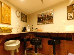 The Calgary Hub hostel style Home 라운지 또는 바