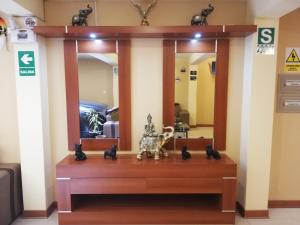 a dressing table with a mirror in a room at Hotel Caxa Wasi in Cajamarca