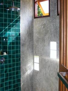 Ванная комната в Baan Nana Villa