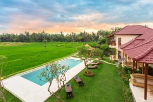 Champaca Luxury Villas Ubud内部或周边的泳池