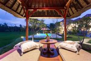 Champaca Luxury Villas Ubud外面的花园