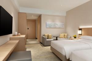 Postel nebo postele na pokoji v ubytování Hyatt Place Chengdu Pebble Walk