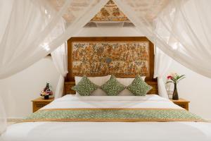 Champaca Luxury Villas Ubud客房内的一张或多张床位