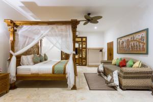 Champaca Luxury Villas Ubud客房内的一张或多张床位