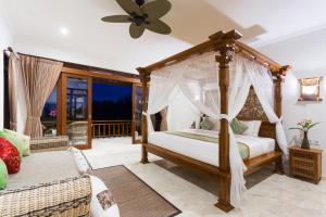 Champaca Luxury Villas Ubud客房内的一张或多张床位