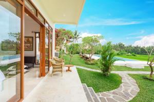 Champaca Luxury Villas Ubud外面的花园