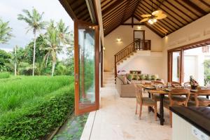 Champaca Luxury Villas Ubud外面的花园