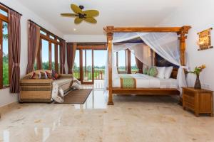 Champaca Luxury Villas Ubud客房内的一张或多张床位