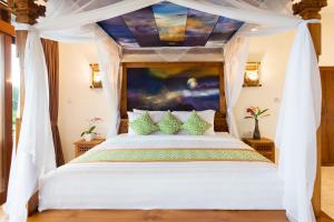 Champaca Luxury Villas Ubud客房内的一张或多张床位