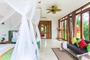 Champaca Luxury Villas Ubud客房内的一张或多张床位