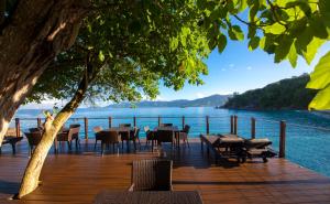 מסעדה או מקום אחר לאכול בו ב-Anse Soleil Beachcomber Hotel and Self Catering