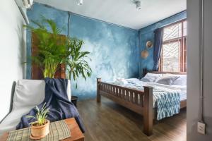 Een bed of bedden in een kamer bij Better Moon Guesthouse
