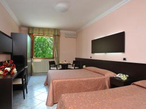 Un pat sau paturi într-o cameră la Hotel La Meridiana