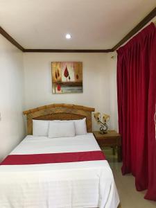 En eller flere senge i et værelse på Anda White Beach Resort