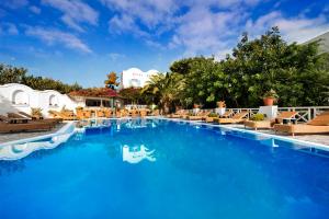 Bazen u ili blizu objekta Hotel Matina