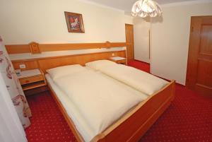 Letto o letti in una camera di Pension Riedlsperger