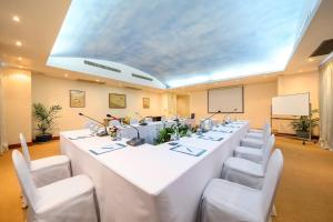 Konferenční prostory v ubytování Andaman Beach Suites Hotel, Patong Phuket + 37 fotografií