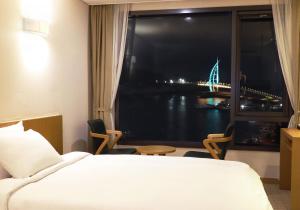 Postel nebo postele na pokoji v ubytování Mstay Hotel