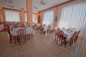 Restaurace v ubytování Hotel Alpi