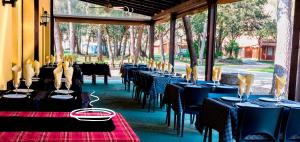 Reštaurácia alebo iné gastronomické zariadenie v ubytovaní Camping Esponellà