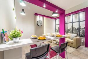 Posedenie v ubytovaní Cozy Downtown Studio Apartment