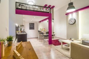 Posedenie v ubytovaní Cozy Downtown Studio Apartment