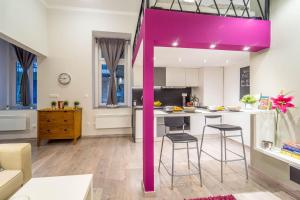 Posedenie v ubytovaní Cozy Downtown Studio Apartment