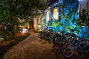 Foto dalla galleria di 4 BR - Sleeps 8! Celebrity Villa Next to Frenchman St a New Orleans