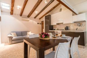 a kitchen and living room with a table and chairs at Corderie de la Tana Biennale Exhibition @Arsenale in Venice