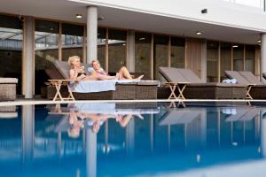 Bazén v ubytování WestCord Strandhotel Seeduyn nebo v jeho okolí