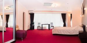 Postel nebo postele na pokoji v ubytování Mark Plaza Hotel
