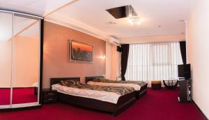 Postel nebo postele na pokoji v ubytování Mark Plaza Hotel