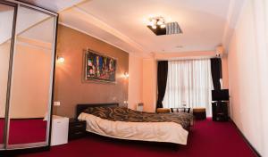 Postel nebo postele na pokoji v ubytování Mark Plaza Hotel