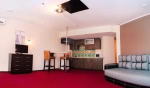 Kuchyň nebo kuchyňský kout v ubytování Mark Plaza Hotel