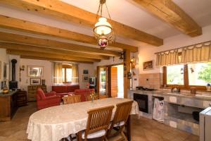 Kuchyňa alebo kuchynka v ubytovaní Holiday Home Magić