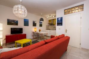 TV a/nebo společenská místnost v ubytování Apartments Montevideo