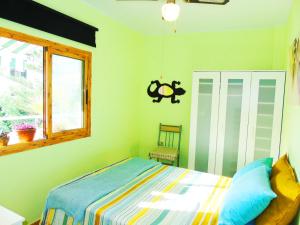 a bedroom with a bed and a window at Pepita Penthouse with Terrace & WiFi, close to the Teresitas Beach in San Andrés