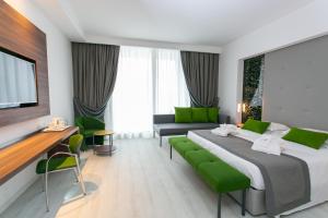 a hotel room with a large bed with green accents at Hotel Terme Venezia in Abano Terme