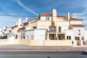 Gallery image of Apartments Baleal: Sunshine by the Pool in Ferrel