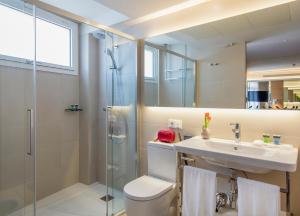 a bathroom with a shower, toilet and sink at Park Hotel in Barcelona
