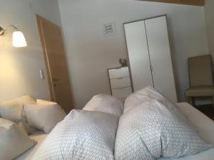 Llit o llits en una habitació de Haus Tschirgantblick