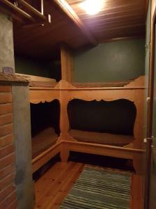 a room with two bunk beds in it at Liten timmerstuga i Sälen in Sälen