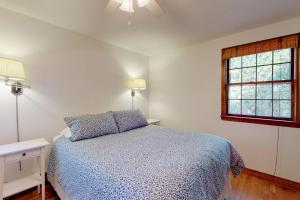 A bed or beds in a room at Easy Eastham