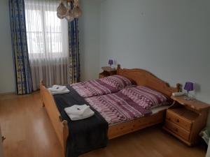 Un pat sau paturi într-o cameră la Haus Schattau