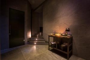 a dark hallway with a table with candles on it at Hotel Crawford in Sant'Agnello