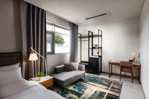 Postel nebo postele na pokoji v ubytování N Bridge Hotel JEON JU
