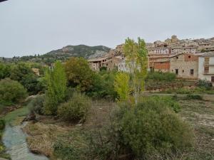 a view of a town with a river and buildings at Casa Ombrieta in Beceite