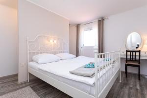 Katil atau katil-katil dalam bilik di Seafront Apartment With Amazing Seaview
