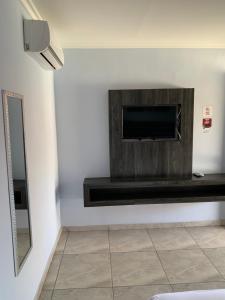TV a/nebo společenská místnost v ubytování RESIDENCIAL AGUADULCE + 5 fotografií